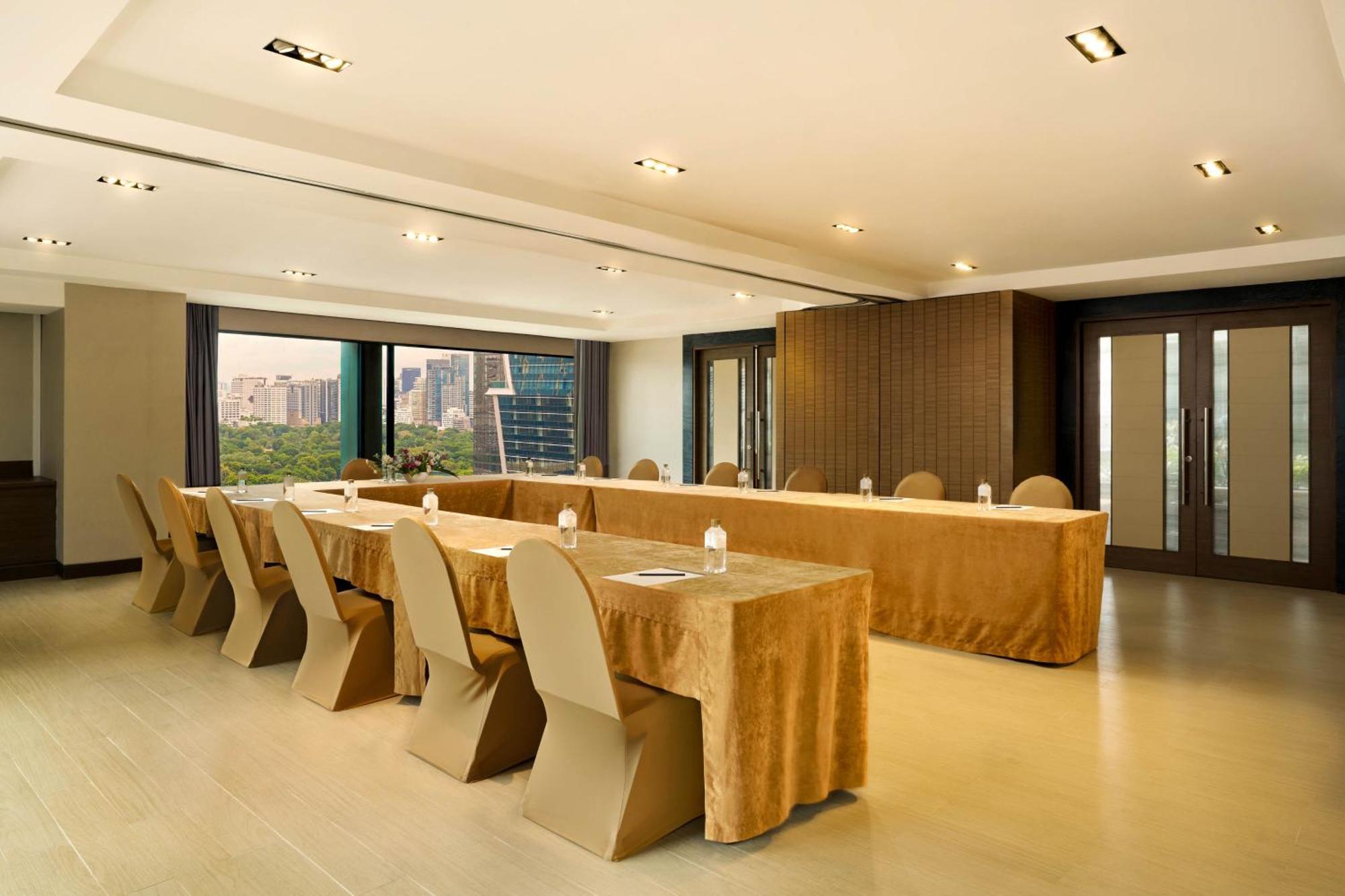 Aetas Lumpini Hotel Bangkok Ngoại thất bức ảnh