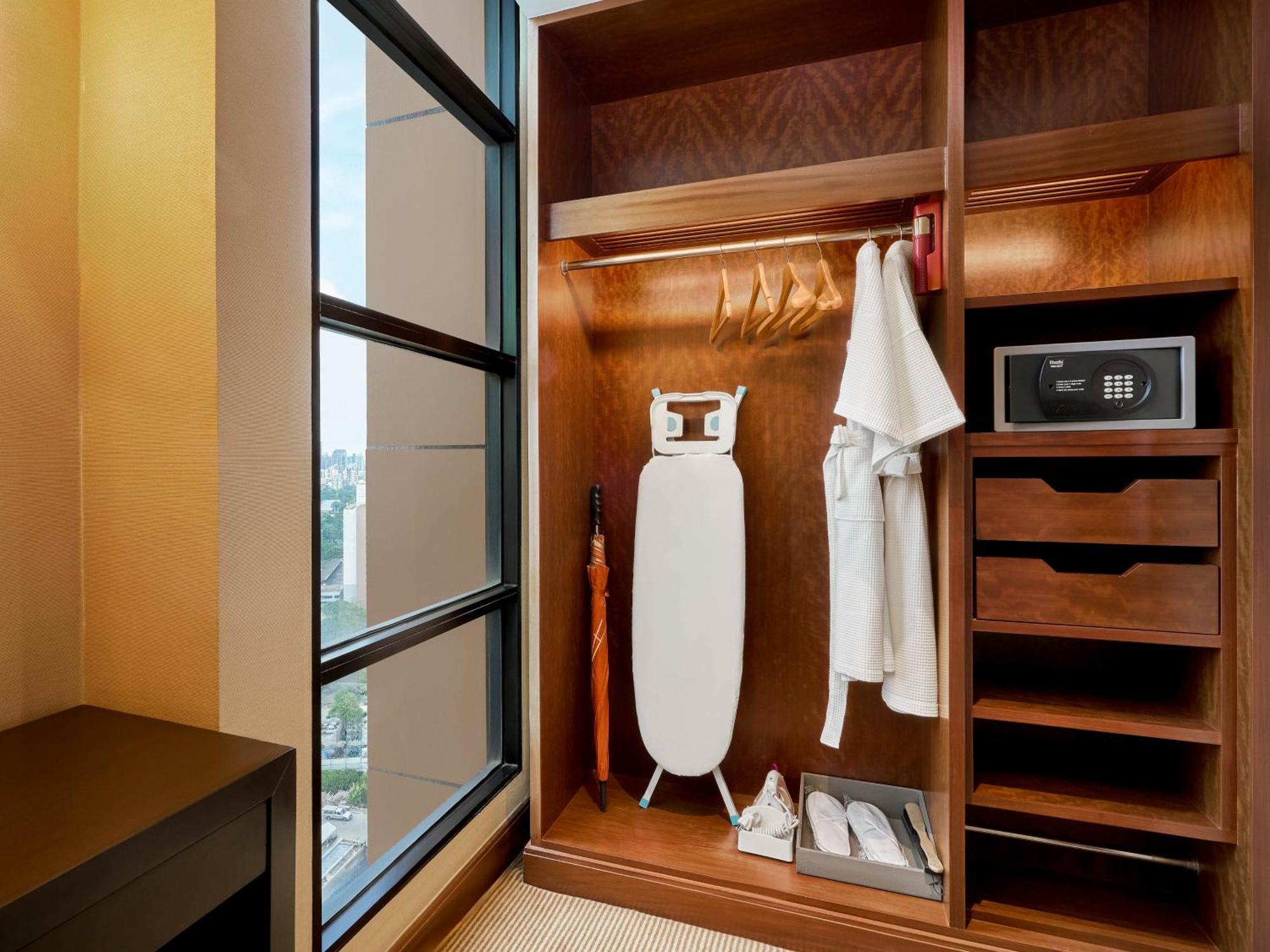 Aetas Lumpini Hotel Bangkok Ngoại thất bức ảnh